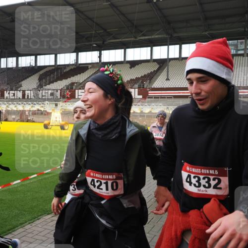 07.12.2025 - St. Pauli X-Mass-Run No. 15 Fabian Wolf http://msf.ph/oto/9424565 07.12.2025 12:07:50 Ziel 587, 849, 850, 1899, 3460, 3666, 3667, 3691, 3739, 3816, 3898, 3899, 4035, 4210, 4332, 4730, 4786, 4791, 4792 meine-sportfotos.de