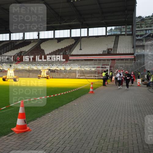 07.12.2025 - St. Pauli X-Mass-Run No. 15 Fabian Wolf http://msf.ph/oto/9424569 07.12.2025 12:07:52 Ziel 587, 849, 850, 1899, 3460, 3667, 3668, 3691, 3739, 3816, 3898, 3899, 4035, 4210, 4332, 4393, 4395, 4730, 4786, 4791, 4792 meine-sportfotos.de