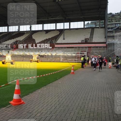 07.12.2025 - St. Pauli X-Mass-Run No. 15 Fabian Wolf http://msf.ph/oto/9424570 07.12.2025 12:07:52 Ziel 587, 849, 850, 1899, 3460, 3667, 3668, 3691, 3739, 3816, 3898, 3899, 4035, 4210, 4332, 4393, 4395, 4730, 4786, 4791, 4792 meine-sportfotos.de