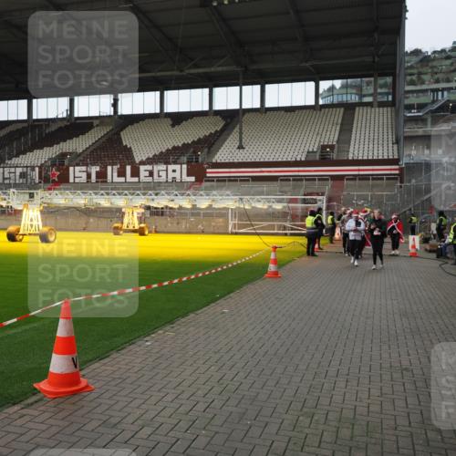 07.12.2025 - St. Pauli X-Mass-Run No. 15 Fabian Wolf http://msf.ph/oto/9424571 07.12.2025 12:07:52 Ziel 587, 849, 850, 1899, 3460, 3667, 3668, 3691, 3739, 3816, 3898, 3899, 4035, 4210, 4332, 4393, 4395, 4730, 4786, 4791, 4792 meine-sportfotos.de