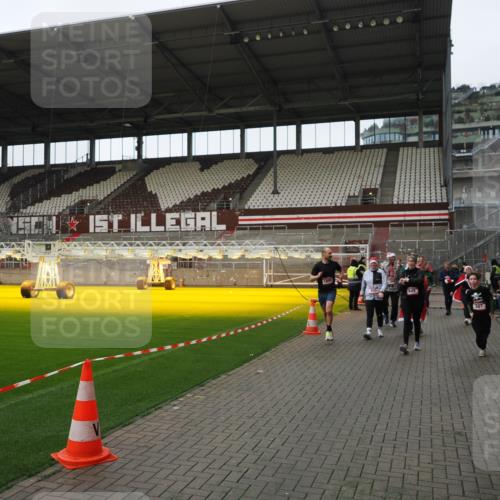 07.12.2025 - St. Pauli X-Mass-Run No. 15 Fabian Wolf http://msf.ph/oto/9424573 07.12.2025 12:07:56 Ziel 587, 849, 850, 1899, 2953, 2954, 3460, 3667, 3668, 3691, 3739, 3816, 3898, 3899, 4035, 4210, 4332, 4393, 4395, 4722, 4730 meine-sportfotos.de