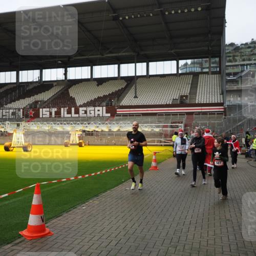 07.12.2025 - St. Pauli X-Mass-Run No. 15 Fabian Wolf http://msf.ph/oto/9424577 07.12.2025 12:07:57 Ziel 587, 849, 850, 1899, 2953, 2954, 3460, 3667, 3668, 3691, 3739, 3816, 3898, 3899, 4035, 4210, 4332, 4393, 4395, 4722, 4730 meine-sportfotos.de