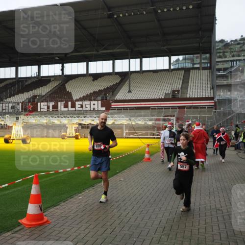 07.12.2025 - St. Pauli X-Mass-Run No. 15 Fabian Wolf http://msf.ph/oto/9424580 07.12.2025 12:07:57 Ziel 587, 849, 850, 1899, 2953, 2954, 3460, 3667, 3668, 3691, 3739, 3816, 3898, 3899, 4035, 4210, 4332, 4393, 4395, 4722, 4730 meine-sportfotos.de