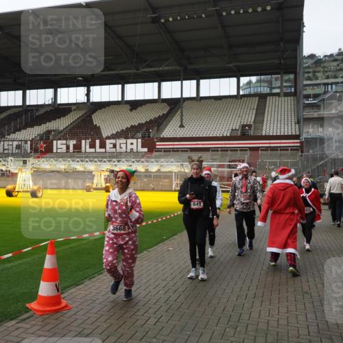 07.12.2025 - St. Pauli X-Mass-Run No. 15 Fabian Wolf http://msf.ph/oto/9424591 07.12.2025 12:08:00 Ziel 587, 849, 850, 1224, 1899, 2953, 2954, 3460, 3668, 3816, 3898, 3899, 4035, 4393, 4395, 4722 meine-sportfotos.de