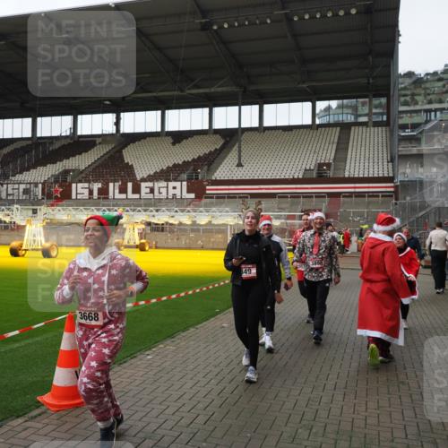 07.12.2025 - St. Pauli X-Mass-Run No. 15 Fabian Wolf http://msf.ph/oto/9424593 07.12.2025 12:08:00 Ziel 587, 849, 850, 1224, 1899, 2953, 2954, 3460, 3668, 3816, 3898, 3899, 4035, 4393, 4395, 4722 meine-sportfotos.de