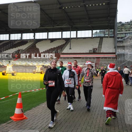 07.12.2025 - St. Pauli X-Mass-Run No. 15 Fabian Wolf http://msf.ph/oto/9424597 07.12.2025 12:08:01 Ziel 587, 849, 850, 1224, 1899, 2953, 2954, 3668, 3816, 3898, 3899, 4035, 4393, 4395, 4722 meine-sportfotos.de