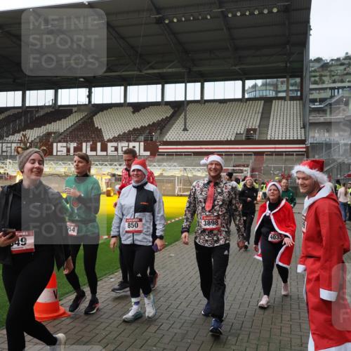 07.12.2025 - St. Pauli X-Mass-Run No. 15 Fabian Wolf http://msf.ph/oto/9424602 07.12.2025 12:08:02 Ziel 587, 849, 850, 1224, 1899, 2953, 2954, 3668, 3816, 3898, 3899, 4035, 4393, 4395, 4722 meine-sportfotos.de