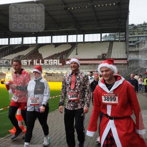 07.12.2025 - St. Pauli X-Mass-Run No. 15 Fabian Wolf http://msf.ph/oto/9424604 07.12.2025 12:08:03 Ziel 587, 849, 850, 1224, 1899, 2953, 2954, 3668, 3898, 3899, 4035, 4393, 4395, 4722 meine-sportfotos.de