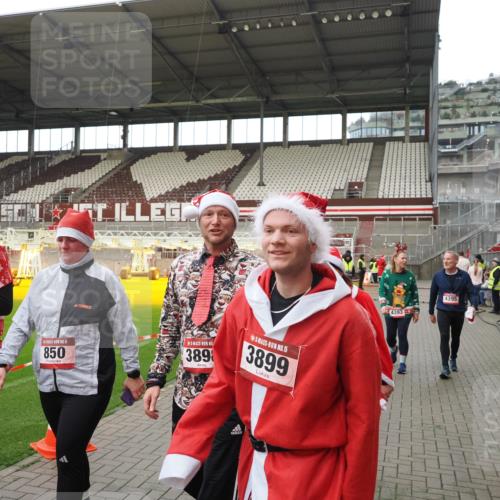 07.12.2025 - St. Pauli X-Mass-Run No. 15 Fabian Wolf http://msf.ph/oto/9424606 07.12.2025 12:08:04 Ziel 587, 849, 850, 1224, 1899, 2953, 2954, 3668, 3898, 3899, 4035, 4393, 4395, 4722 meine-sportfotos.de