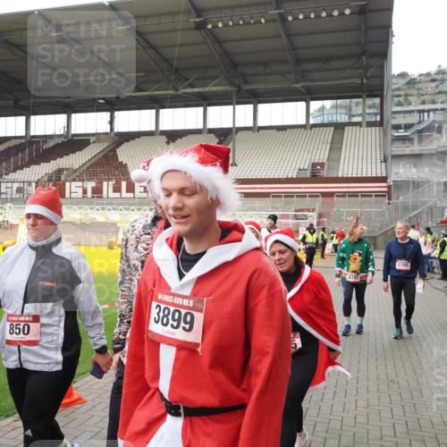07.12.2025 - St. Pauli X-Mass-Run No. 15 Fabian Wolf http://msf.ph/oto/9424607 07.12.2025 12:08:04 Ziel 587, 849, 850, 1224, 1899, 2953, 2954, 3668, 3898, 3899, 4035, 4393, 4395, 4722 meine-sportfotos.de