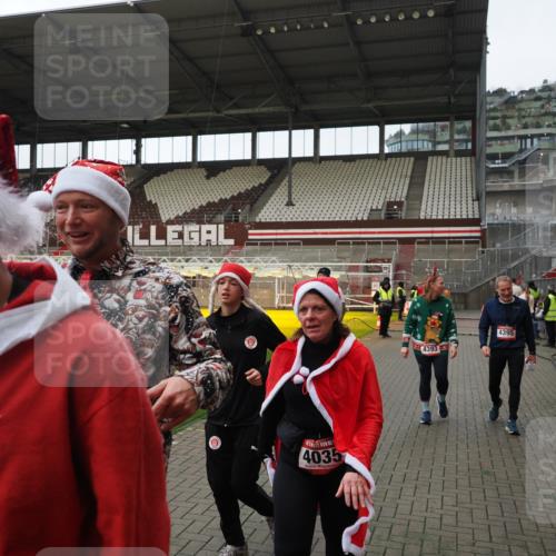 07.12.2025 - St. Pauli X-Mass-Run No. 15 Fabian Wolf http://msf.ph/oto/9424609 07.12.2025 12:08:04 Ziel 587, 849, 850, 1224, 1899, 2953, 2954, 3668, 3898, 3899, 4035, 4393, 4395, 4722 meine-sportfotos.de