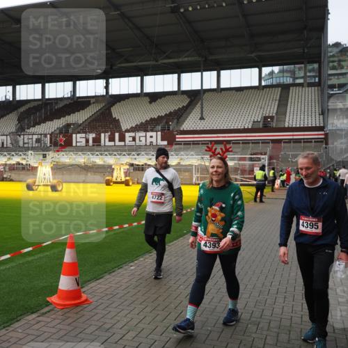 07.12.2025 - St. Pauli X-Mass-Run No. 15 Fabian Wolf http://msf.ph/oto/9424614 07.12.2025 12:08:07 Ziel 587, 849, 850, 1224, 1899, 2953, 2954, 3668, 3898, 3899, 4035, 4393, 4395, 4722 meine-sportfotos.de