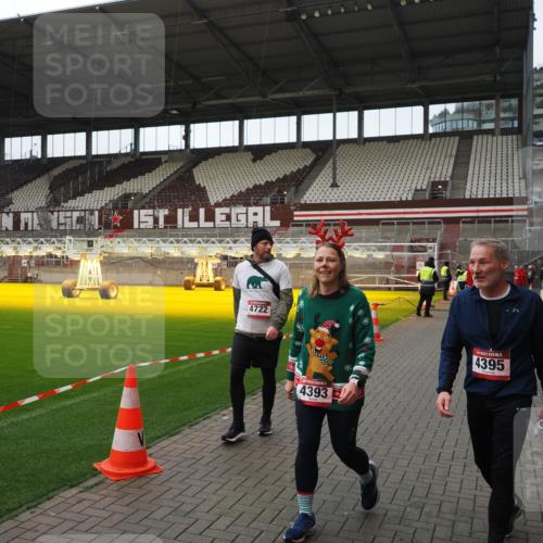 07.12.2025 - St. Pauli X-Mass-Run No. 15 Fabian Wolf http://msf.ph/oto/9424615 07.12.2025 12:08:07 Ziel 587, 849, 850, 1224, 1899, 2953, 2954, 3668, 3898, 3899, 4035, 4393, 4395, 4722 meine-sportfotos.de