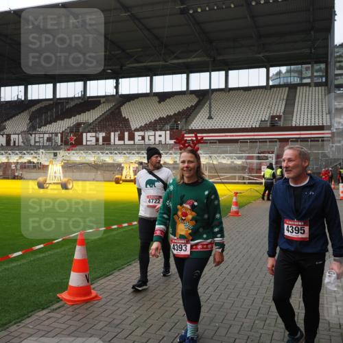 07.12.2025 - St. Pauli X-Mass-Run No. 15 Fabian Wolf http://msf.ph/oto/9424616 07.12.2025 12:08:07 Ziel 587, 849, 850, 1224, 1899, 2953, 2954, 3668, 3898, 3899, 4035, 4393, 4395, 4722 meine-sportfotos.de
