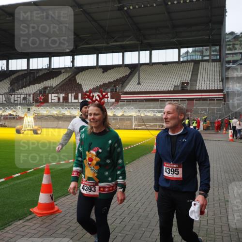 07.12.2025 - St. Pauli X-Mass-Run No. 15 Fabian Wolf http://msf.ph/oto/9424618 07.12.2025 12:08:08 Ziel 587, 1224, 1899, 2953, 2954, 3668, 3898, 3899, 4035, 4393, 4395, 4722 meine-sportfotos.de