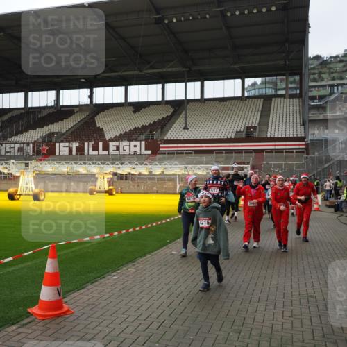07.12.2025 - St. Pauli X-Mass-Run No. 15 Fabian Wolf http://msf.ph/oto/9424626 07.12.2025 12:08:19 Ziel 325, 334, 1224, 1493, 1514, 1940, 1943, 3397, 3609, 3861, 3867, 4212, 4213, 4214, 4215, 4269, 4271, 4272, 4292 meine-sportfotos.de