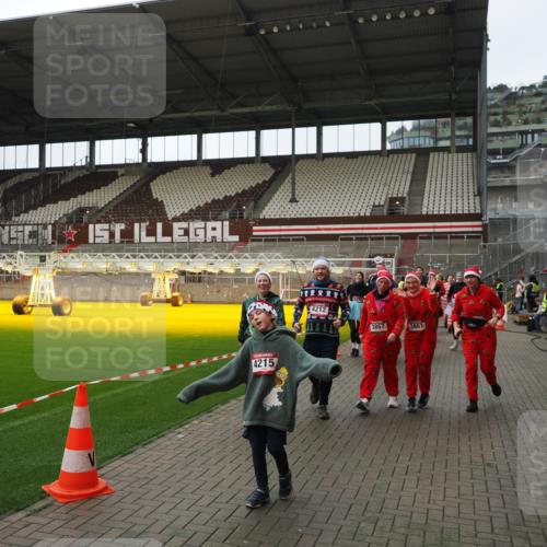 07.12.2025 - St. Pauli X-Mass-Run No. 15 Fabian Wolf http://msf.ph/oto/9424631 07.12.2025 12:08:20 Ziel 325, 334, 1493, 1514, 1940, 1943, 3397, 3609, 3861, 3867, 4212, 4213, 4214, 4215, 4269, 4271, 4272, 4292 meine-sportfotos.de
