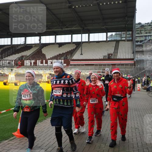 07.12.2025 - St. Pauli X-Mass-Run No. 15 Fabian Wolf http://msf.ph/oto/9424639 07.12.2025 12:08:23 Ziel 325, 334, 1493, 1514, 1940, 1943, 3397, 3609, 3861, 3867, 4212, 4213, 4214, 4215, 4269, 4271, 4272, 4292, 4711, 4712, 4717 meine-sportfotos.de