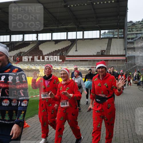 07.12.2025 - St. Pauli X-Mass-Run No. 15 Fabian Wolf http://msf.ph/oto/9424644 07.12.2025 12:08:24 Ziel 325, 334, 1493, 1514, 1940, 1943, 3397, 3609, 3861, 3867, 4212, 4213, 4214, 4215, 4269, 4271, 4272, 4292, 4711, 4712, 4717 meine-sportfotos.de