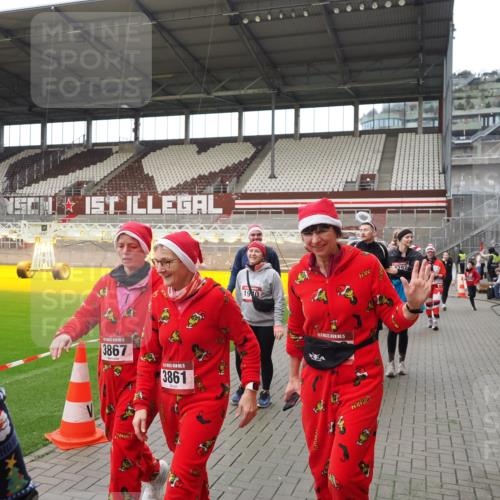 07.12.2025 - St. Pauli X-Mass-Run No. 15 Fabian Wolf http://msf.ph/oto/9424646 07.12.2025 12:08:24 Ziel 325, 334, 1493, 1514, 1940, 1943, 3397, 3609, 3861, 3867, 4212, 4213, 4214, 4215, 4269, 4271, 4272, 4292, 4711, 4712, 4717 meine-sportfotos.de