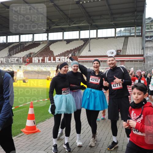 07.12.2025 - St. Pauli X-Mass-Run No. 15 Fabian Wolf http://msf.ph/oto/9424664 07.12.2025 12:08:29 Ziel 325, 334, 1493, 1514, 1940, 1943, 3141, 3397, 3609, 3861, 3867, 4212, 4213, 4214, 4215, 4269, 4271, 4272, 4292, 4711, 4712, 4717 meine-sportfotos.de