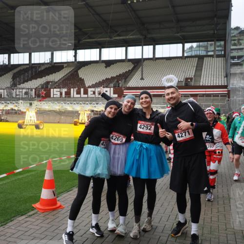 07.12.2025 - St. Pauli X-Mass-Run No. 15 Fabian Wolf http://msf.ph/oto/9424672 07.12.2025 12:08:30 Ziel 325, 334, 1493, 1514, 1940, 1943, 3141, 3397, 3609, 3861, 3867, 4212, 4213, 4214, 4215, 4269, 4271, 4272, 4292, 4711, 4712, 4717 meine-sportfotos.de