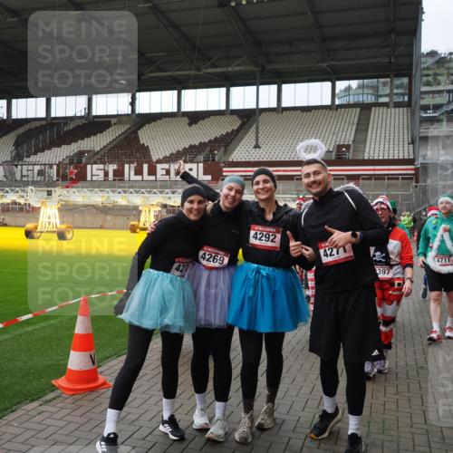 07.12.2025 - St. Pauli X-Mass-Run No. 15 Fabian Wolf http://msf.ph/oto/9424673 07.12.2025 12:08:30 Ziel 325, 334, 1493, 1514, 1940, 1943, 3141, 3397, 3609, 3861, 3867, 4212, 4213, 4214, 4215, 4269, 4271, 4272, 4292, 4711, 4712, 4717 meine-sportfotos.de