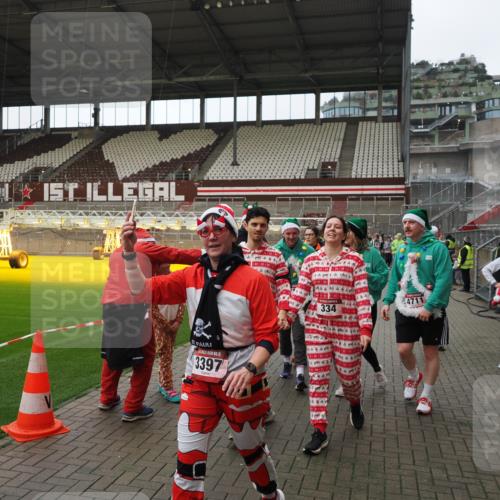 07.12.2025 - St. Pauli X-Mass-Run No. 15 Fabian Wolf http://msf.ph/oto/9424682 07.12.2025 12:08:33 Ziel 325, 334, 1493, 1514, 1940, 1943, 2873, 2889, 2892, 3141, 3397, 4212, 4214, 4252, 4269, 4271, 4272, 4292, 4422, 4711, 4712, 4717 meine-sportfotos.de
