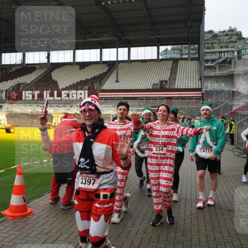 07.12.2025 - St. Pauli X-Mass-Run No. 15 Fabian Wolf http://msf.ph/oto/9424683 07.12.2025 12:08:33 Ziel 325, 334, 1493, 1514, 1940, 1943, 2873, 2889, 2892, 3141, 3397, 4212, 4214, 4252, 4269, 4271, 4272, 4292, 4422, 4711, 4712, 4717 meine-sportfotos.de