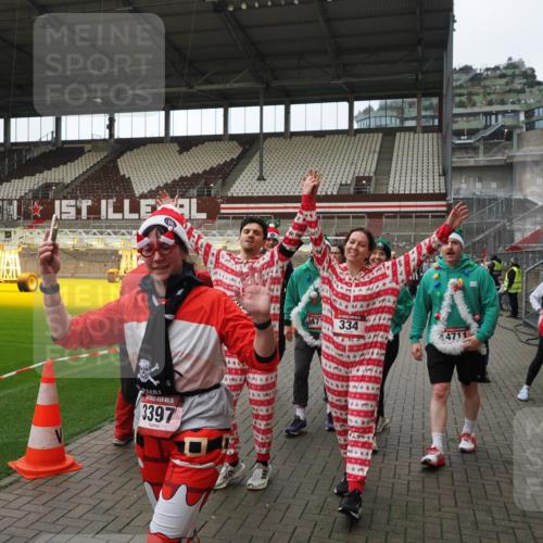 07.12.2025 - St. Pauli X-Mass-Run No. 15 Fabian Wolf http://msf.ph/oto/9424684 07.12.2025 12:08:33 Ziel 325, 334, 1493, 1514, 1940, 1943, 2873, 2889, 2892, 3141, 3397, 4212, 4214, 4252, 4269, 4271, 4272, 4292, 4422, 4711, 4712, 4717 meine-sportfotos.de