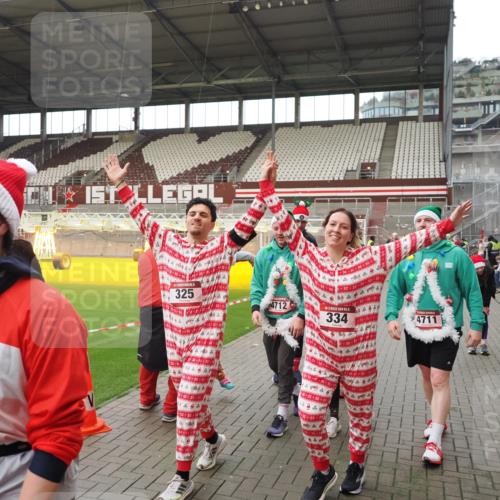 07.12.2025 - St. Pauli X-Mass-Run No. 15 Fabian Wolf http://msf.ph/oto/9424688 07.12.2025 12:08:34 Ziel 325, 334, 1214, 1253, 1493, 1514, 1940, 1943, 2873, 2889, 2892, 3141, 3397, 4214, 4252, 4269, 4271, 4272, 4292, 4422, 4711, 4712, 4717 meine-sportfotos.de