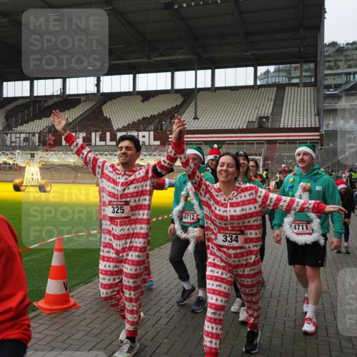 07.12.2025 - St. Pauli X-Mass-Run No. 15 Fabian Wolf http://msf.ph/oto/9424689 07.12.2025 12:08:34 Ziel 325, 334, 1214, 1253, 1493, 1514, 1940, 1943, 2873, 2889, 2892, 3141, 3397, 4214, 4252, 4269, 4271, 4272, 4292, 4422, 4711, 4712, 4717 meine-sportfotos.de