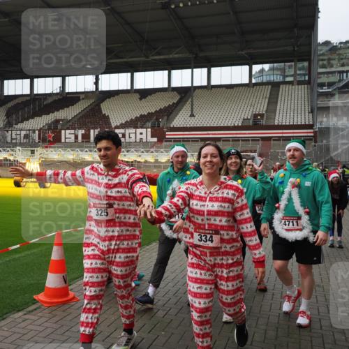 07.12.2025 - St. Pauli X-Mass-Run No. 15 Fabian Wolf http://msf.ph/oto/9424690 07.12.2025 12:08:35 Ziel 325, 334, 1214, 1219, 1253, 1493, 1514, 2873, 2889, 2892, 3141, 3397, 3595, 4182, 4214, 4252, 4269, 4271, 4272, 4292, 4422, 4711, 4712, 4717 meine-sportfotos.de