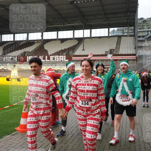 07.12.2025 - St. Pauli X-Mass-Run No. 15 Fabian Wolf http://msf.ph/oto/9424691 07.12.2025 12:08:35 Ziel 325, 334, 1214, 1219, 1253, 1493, 1514, 2873, 2889, 2892, 3141, 3397, 3595, 4182, 4214, 4252, 4269, 4271, 4272, 4292, 4422, 4711, 4712, 4717 meine-sportfotos.de