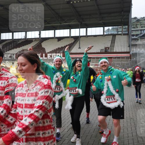 07.12.2025 - St. Pauli X-Mass-Run No. 15 Fabian Wolf http://msf.ph/oto/9424694 07.12.2025 12:08:36 Ziel 325, 334, 1214, 1219, 1253, 1493, 1514, 2679, 2873, 2889, 2892, 3141, 3595, 4084, 4182, 4183, 4214, 4252, 4269, 4271, 4292, 4422, 4711, 4712, 4717 meine-sportfotos.de