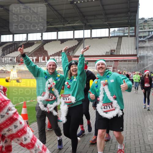 07.12.2025 - St. Pauli X-Mass-Run No. 15 Fabian Wolf http://msf.ph/oto/9424696 07.12.2025 12:08:36 Ziel 325, 334, 1214, 1219, 1253, 1493, 1514, 2679, 2873, 2889, 2892, 3141, 3595, 4084, 4182, 4183, 4214, 4252, 4269, 4271, 4292, 4422, 4711, 4712, 4717 meine-sportfotos.de