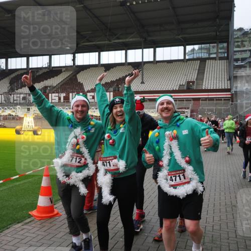 07.12.2025 - St. Pauli X-Mass-Run No. 15 Fabian Wolf http://msf.ph/oto/9424697 07.12.2025 12:08:36 Ziel 325, 334, 1214, 1219, 1253, 1493, 1514, 2679, 2873, 2889, 2892, 3141, 3595, 4084, 4182, 4183, 4214, 4252, 4269, 4271, 4292, 4422, 4711, 4712, 4717 meine-sportfotos.de