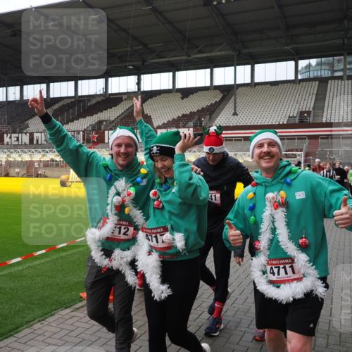 07.12.2025 - St. Pauli X-Mass-Run No. 15 Fabian Wolf http://msf.ph/oto/9424699 07.12.2025 12:08:37 Ziel 325, 334, 1214, 1219, 1253, 1269, 1493, 1514, 2679, 2873, 2889, 2892, 3141, 3595, 3876, 4084, 4182, 4183, 4252, 4422, 4711, 4712, 4717 meine-sportfotos.de