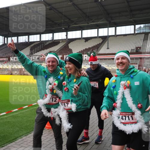 07.12.2025 - St. Pauli X-Mass-Run No. 15 Fabian Wolf http://msf.ph/oto/9424700 07.12.2025 12:08:37 Ziel 325, 334, 1214, 1219, 1253, 1269, 1493, 1514, 2679, 2873, 2889, 2892, 3141, 3595, 3876, 4084, 4182, 4183, 4252, 4422, 4711, 4712, 4717 meine-sportfotos.de