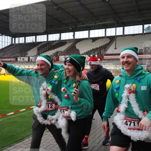 07.12.2025 - St. Pauli X-Mass-Run No. 15 Fabian Wolf http://msf.ph/oto/9424701 07.12.2025 12:08:37 Ziel 325, 334, 1214, 1219, 1253, 1269, 1493, 1514, 2679, 2873, 2889, 2892, 3141, 3595, 3876, 4084, 4182, 4183, 4252, 4422, 4711, 4712, 4717 meine-sportfotos.de