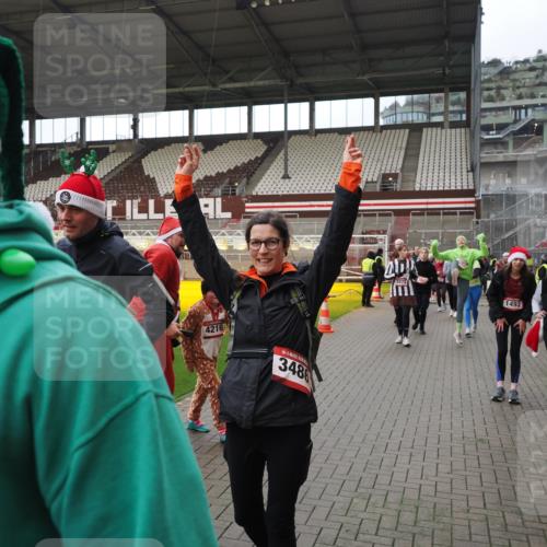 07.12.2025 - St. Pauli X-Mass-Run No. 15 Fabian Wolf http://msf.ph/oto/9424703 07.12.2025 12:08:38 Ziel 325, 334, 1214, 1219, 1253, 1269, 1270, 1493, 1514, 2679, 2873, 2889, 2892, 3141, 3595, 3876, 4084, 4086, 4182, 4183, 4252, 4422, 4429, 4711, 4712, 4717 meine-sportfotos.de