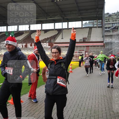 07.12.2025 - St. Pauli X-Mass-Run No. 15 Fabian Wolf http://msf.ph/oto/9424704 07.12.2025 12:08:38 Ziel 325, 334, 1214, 1219, 1253, 1269, 1270, 1493, 1514, 2679, 2873, 2889, 2892, 3141, 3595, 3876, 4084, 4086, 4182, 4183, 4252, 4422, 4429, 4711, 4712, 4717 meine-sportfotos.de