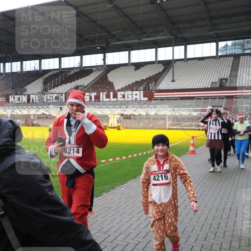 07.12.2025 - St. Pauli X-Mass-Run No. 15 Fabian Wolf http://msf.ph/oto/9424711 07.12.2025 12:08:40 Ziel 1214, 1219, 1253, 1269, 1270, 2679, 2873, 2889, 2892, 3141, 3595, 3876, 4084, 4086, 4182, 4183, 4252, 4294, 4295, 4297, 4422, 4429, 4711, 4712, 4717 meine-sportfotos.de