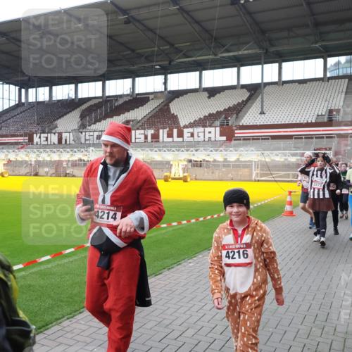 07.12.2025 - St. Pauli X-Mass-Run No. 15 Fabian Wolf http://msf.ph/oto/9424712 07.12.2025 12:08:40 Ziel 1214, 1219, 1253, 1269, 1270, 2679, 2873, 2889, 2892, 3141, 3595, 3876, 4084, 4086, 4182, 4183, 4252, 4294, 4295, 4297, 4422, 4429, 4711, 4712, 4717 meine-sportfotos.de