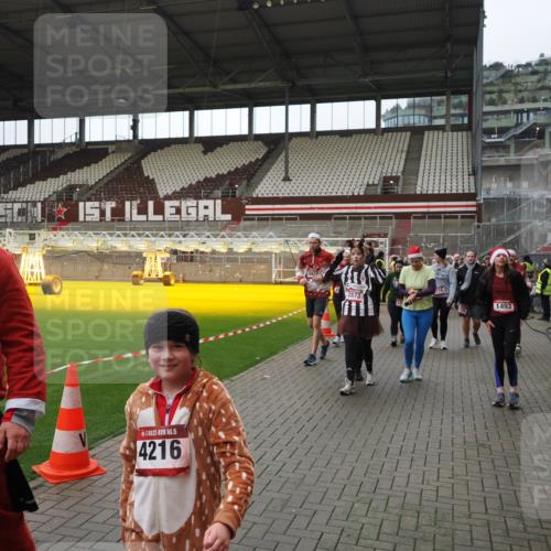 07.12.2025 - St. Pauli X-Mass-Run No. 15 Fabian Wolf http://msf.ph/oto/9424714 07.12.2025 12:08:41 Ziel 1214, 1219, 1253, 1269, 1270, 2679, 2873, 2889, 2892, 3141, 3595, 3876, 4084, 4086, 4137, 4138, 4182, 4183, 4252, 4294, 4295, 4297, 4422, 4429, 4711, 4712, 4717 meine-sportfotos.de