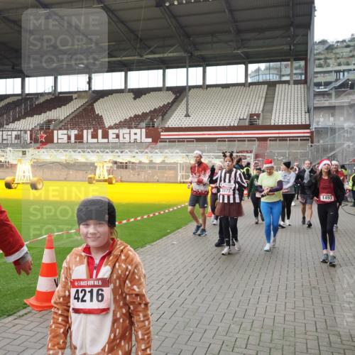 07.12.2025 - St. Pauli X-Mass-Run No. 15 Fabian Wolf http://msf.ph/oto/9424715 07.12.2025 12:08:41 Ziel 1214, 1219, 1253, 1269, 1270, 2679, 2873, 2889, 2892, 3141, 3595, 3876, 4084, 4086, 4137, 4138, 4182, 4183, 4252, 4294, 4295, 4297, 4422, 4429, 4711, 4712, 4717 meine-sportfotos.de
