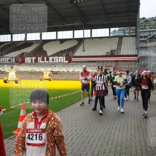 07.12.2025 - St. Pauli X-Mass-Run No. 15 Fabian Wolf http://msf.ph/oto/9424716 07.12.2025 12:08:41 Ziel 1214, 1219, 1253, 1269, 1270, 2679, 2873, 2889, 2892, 3141, 3595, 3876, 4084, 4086, 4137, 4138, 4182, 4183, 4252, 4294, 4295, 4297, 4422, 4429, 4711, 4712, 4717 meine-sportfotos.de