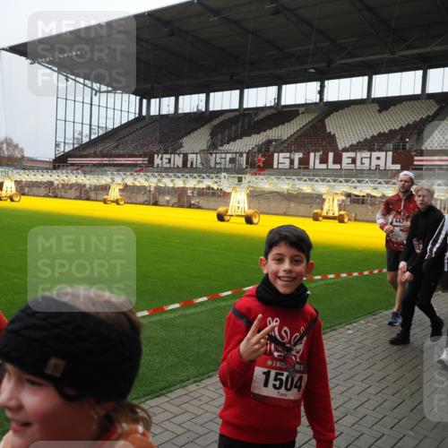 07.12.2025 - St. Pauli X-Mass-Run No. 15 Fabian Wolf http://msf.ph/oto/9424718 07.12.2025 12:08:42 Ziel 1214, 1219, 1253, 1269, 1270, 2679, 2873, 2889, 2892, 3141, 3230, 3595, 3876, 4084, 4086, 4137, 4138, 4182, 4183, 4252, 4294, 4295, 4297, 4422, 4429, 4712 meine-sportfotos.de