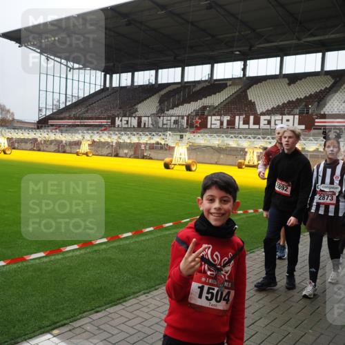 07.12.2025 - St. Pauli X-Mass-Run No. 15 Fabian Wolf http://msf.ph/oto/9424721 07.12.2025 12:08:43 Ziel 586, 1214, 1219, 1253, 1269, 1270, 2679, 2873, 2889, 2892, 3141, 3230, 3233, 3595, 3876, 4084, 4086, 4137, 4138, 4182, 4183, 4252, 4294, 4295, 4297, 4422, 4429, 4712 meine-sportfotos.de
