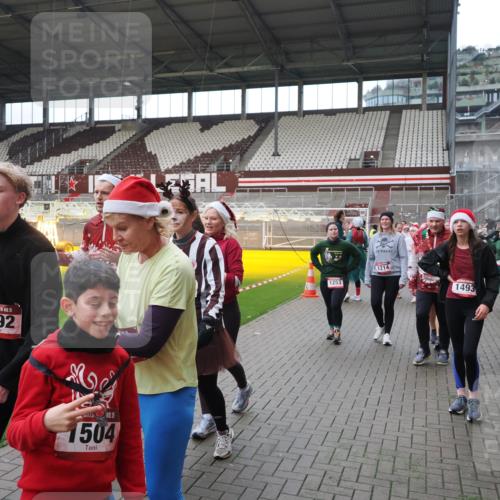07.12.2025 - St. Pauli X-Mass-Run No. 15 Fabian Wolf http://msf.ph/oto/9424724 07.12.2025 12:08:44 Ziel 586, 1214, 1219, 1253, 1269, 1270, 1901, 2679, 2873, 2889, 2892, 3141, 3230, 3233, 3595, 3876, 4084, 4086, 4137, 4138, 4182, 4183, 4252, 4294, 4295, 4297, 4422, 4429, 4720 meine-sportfotos.de